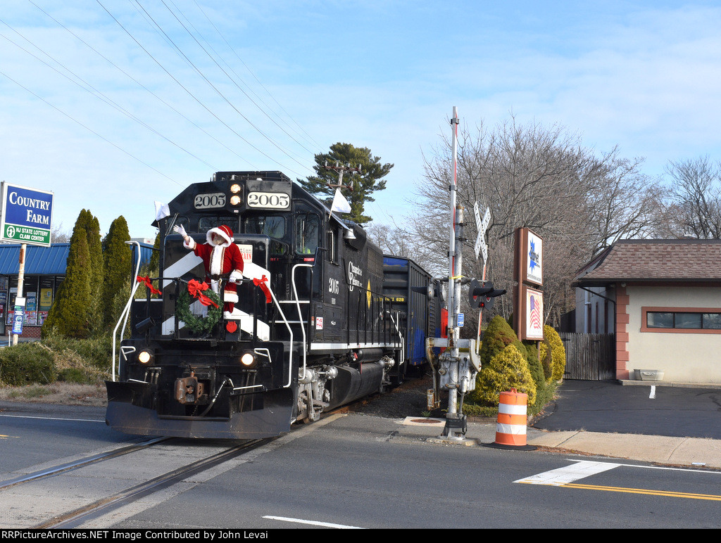 Chesapeake & Delaware GP38-2 # 2005 leads the Toys for Tots Train across Main Street 